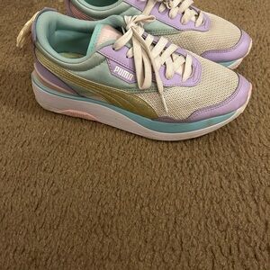 ❌SOLD❌Limited Edition Puma Big Girls Multicolor Sneakers